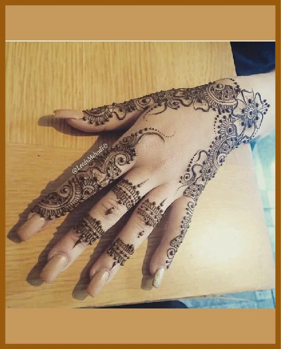 Finger Belt Pattern In Modern Back Hand Mehndi Design